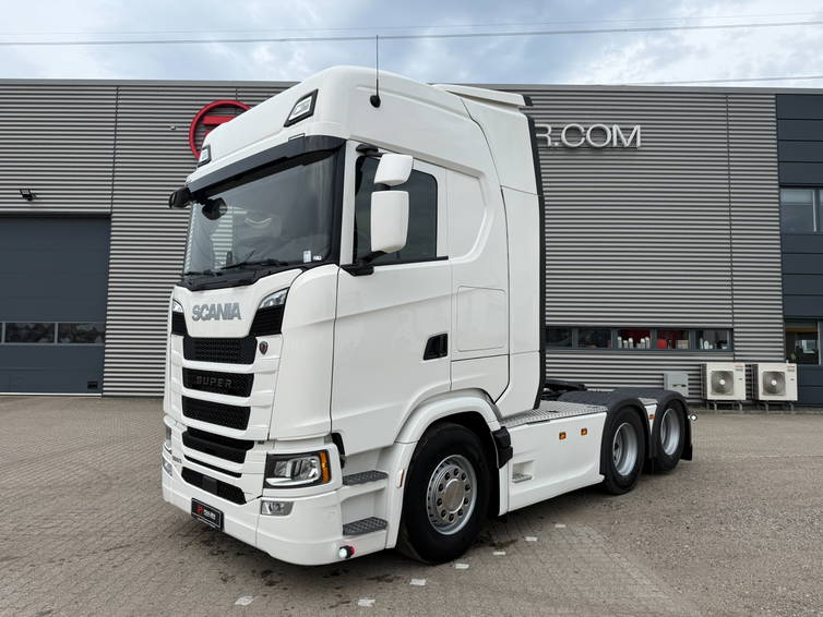 Scania S560 6x2 with hydraulic system for tipper and walkingfloor 2
