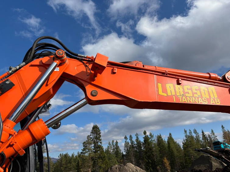 Hitachi ZX 140W-5B 29