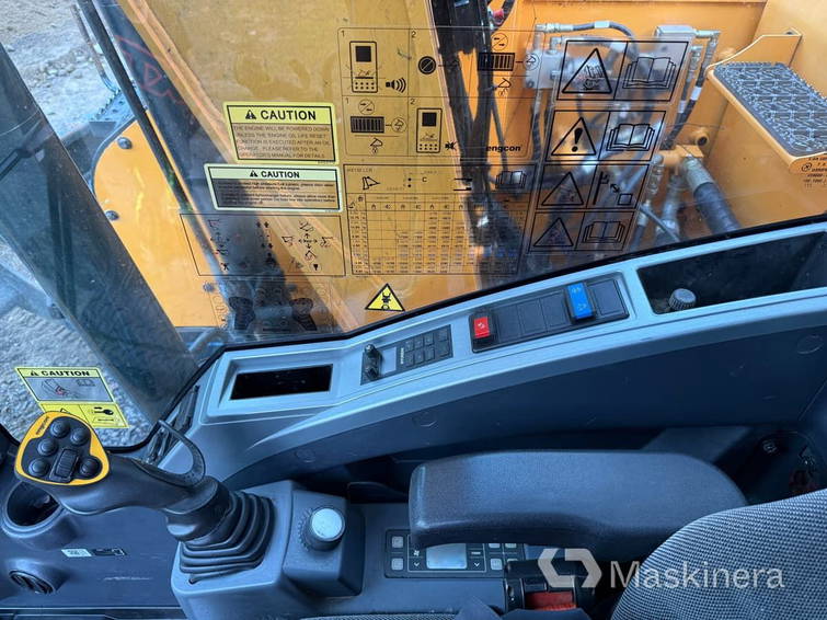 Hyundai HX130LCR 17