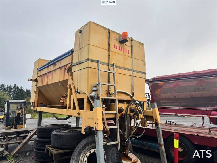 Diversen Falköping CLC-427 salt spreader needs repair 5