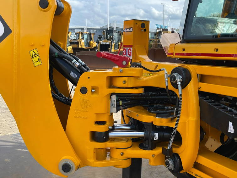 JCB 3DX 4WD hammerlines 21