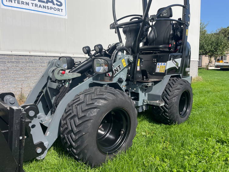 Giant G1500HD Xtra shovel loader 3