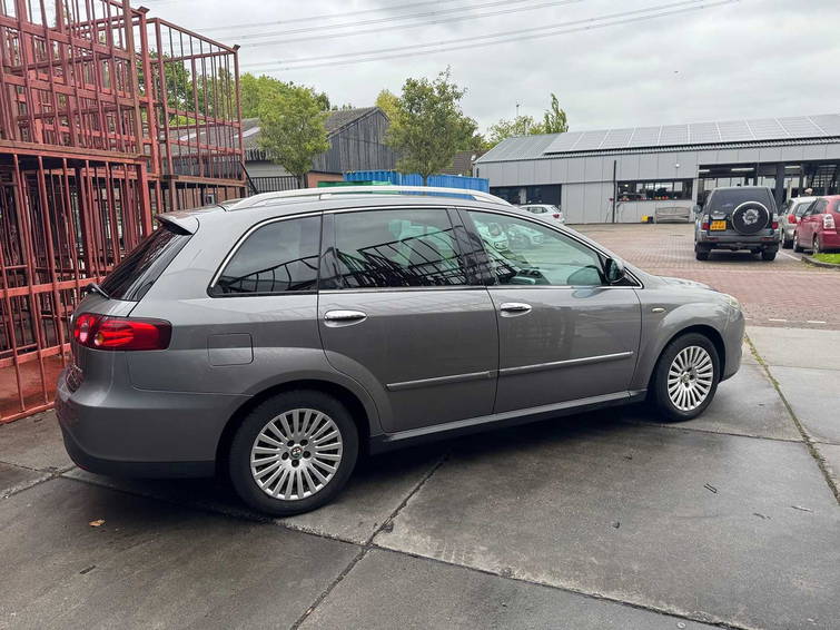 Fiat Croma 1.9 JTD Corp.Premium 4