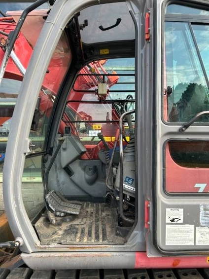 Hitachi ZX135 US 9