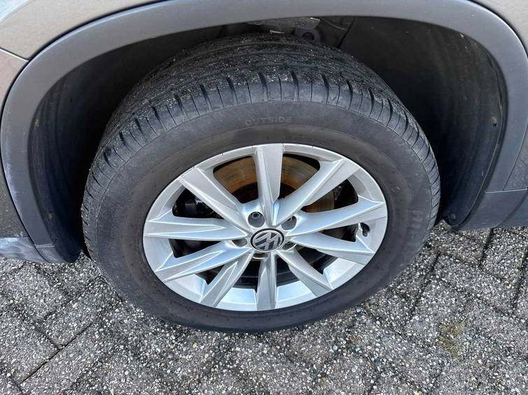 Volkswagen Tiguan 1.4 TSI SportStyle 9