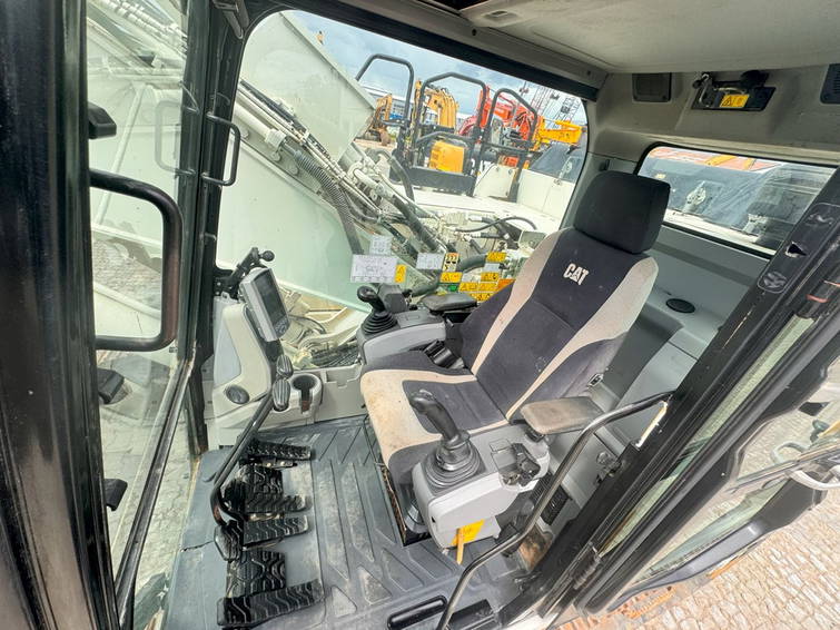 Caterpillar 324E . 16