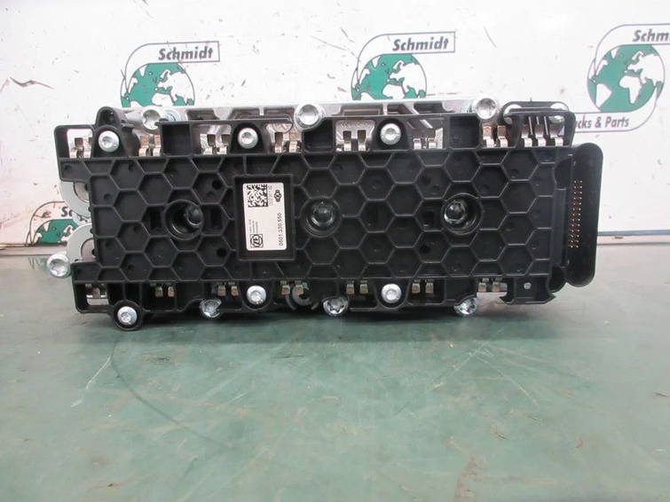 MAN 81.32550-6021/81.32550-6018 Klepenblock MAN Traxon 9