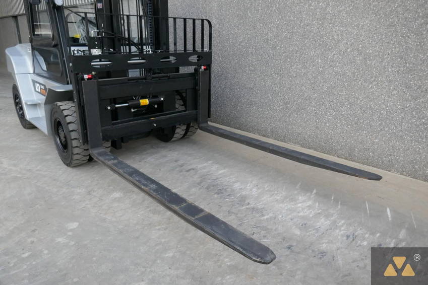 UN Forklift FD70T-NJB3 16