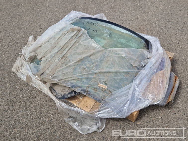 Diversen Pallet of Excavator Parts 4