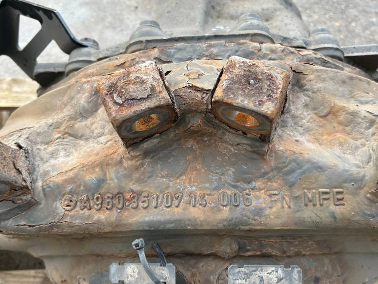 Mercedes-Benz Differential 2,277 Axle + Hubs 4