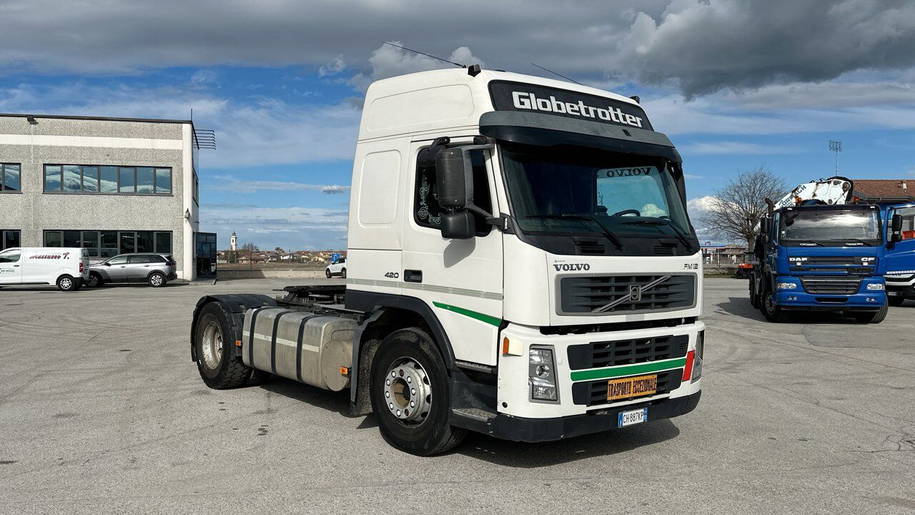 Volvo FM 9 4x2 17