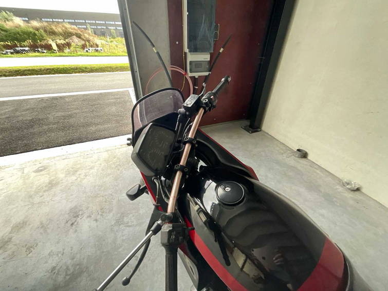 Suzuki GSX 750 ES 18