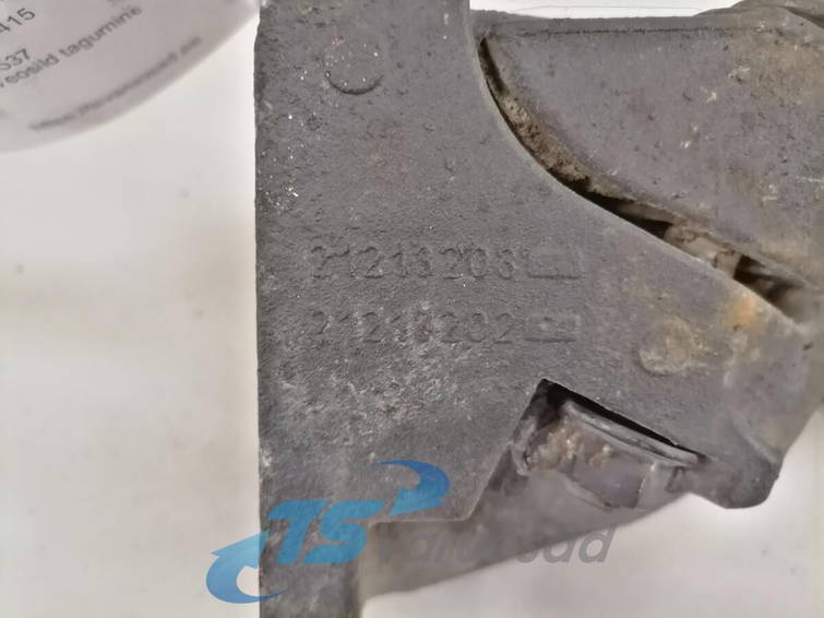 Volvo Mudguard bracket 5
