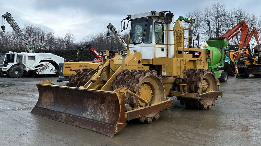 Caterpillar 825C 1