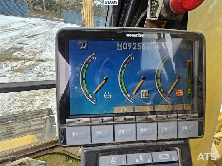 Komatsu PC210LC-8 12