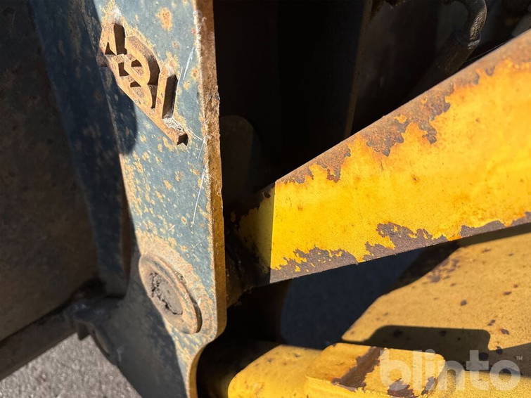 New Holland LB115B -4PS 29