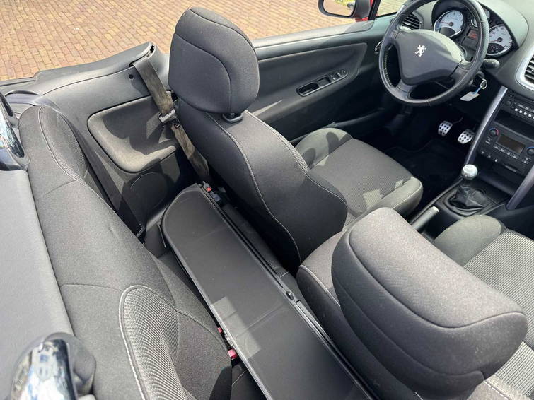 Peugeot 207 CC 1.6 VTi 10
