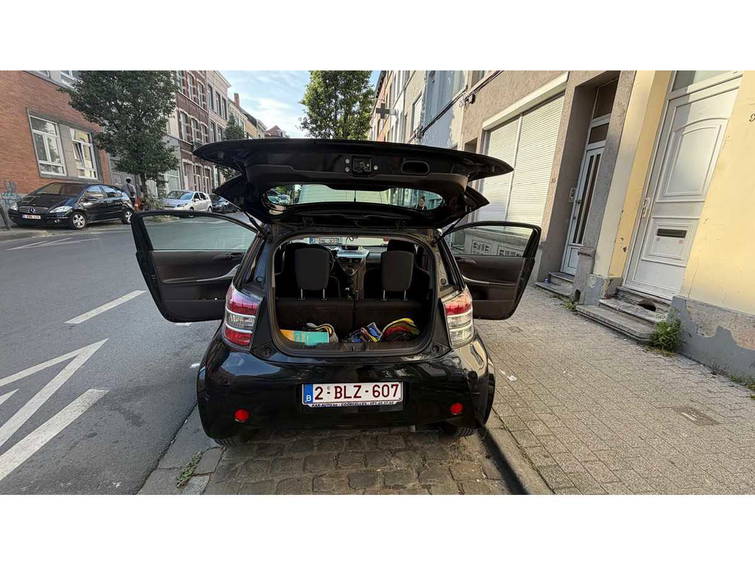 Toyota iQ 5
