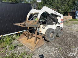 Bobcat 863 with forks and bucket