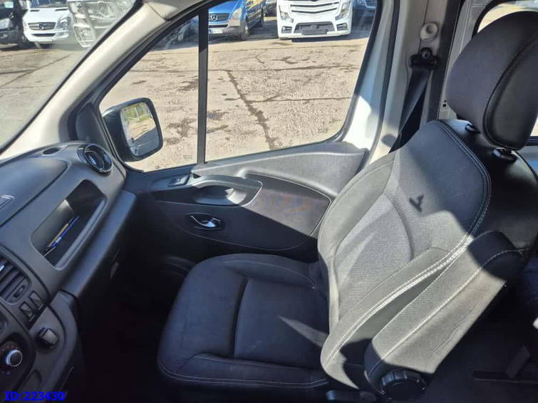 Renault Trafic 15
