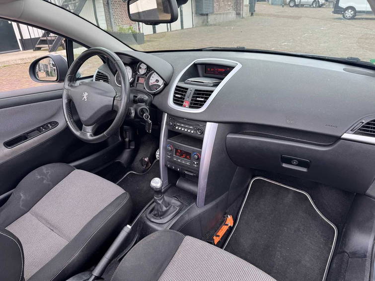 Peugeot 207 CC 1.6 VTi Première 15