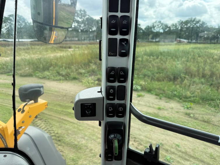 Volvo L90H - 3rd Function / Quick Coupler 14