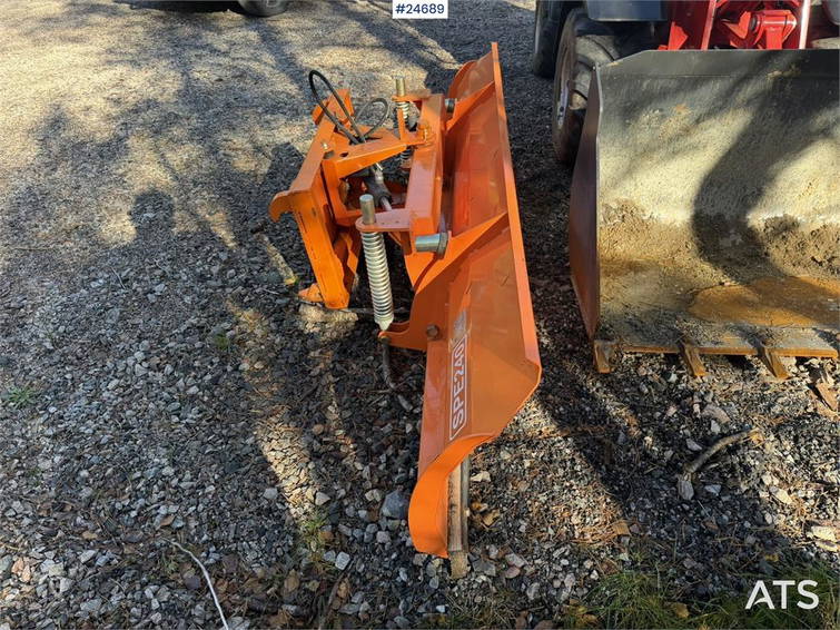 Heracles H280 Wheel Loader w/Snow Plow, Bucket and Pallet F 13