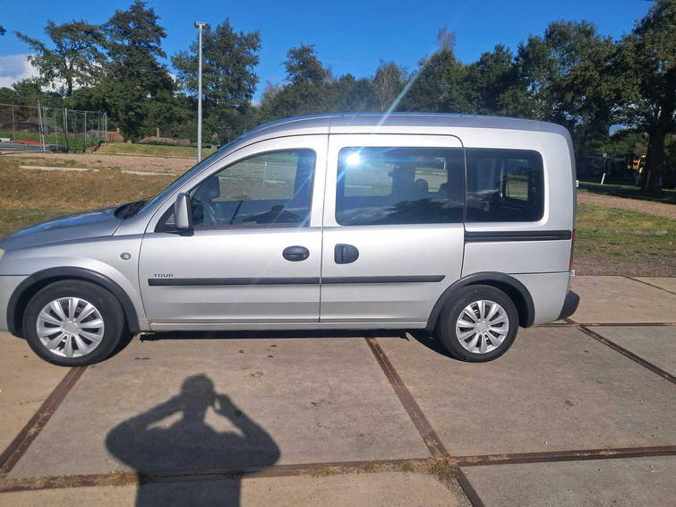 Opel Tour 1.6 Comfort 2
