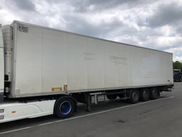 Kögel Kuhlauflieger mit Carrier