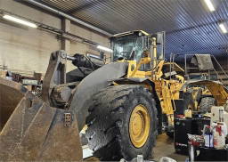 Volvo L350F Block Handler