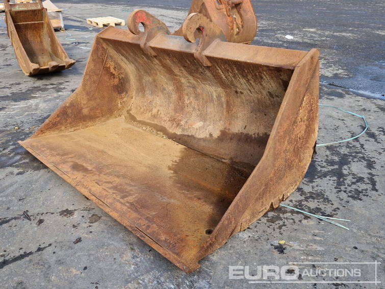 Diversen 83" Ditching Bucket 1