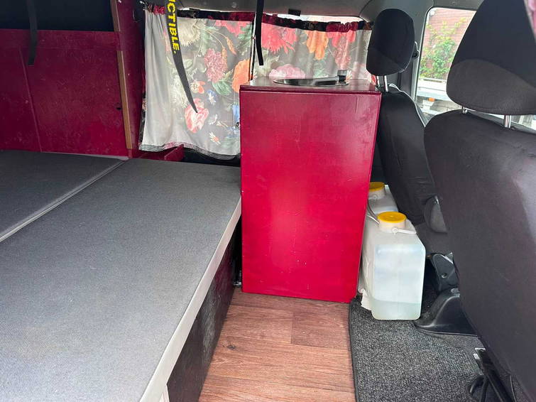 Hyundai H-1 H200 DC 2.5 TDI 6