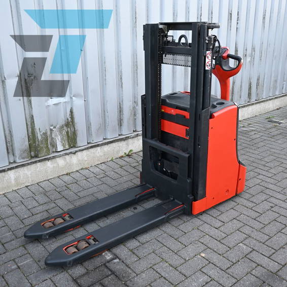 Linde D08 Elektrische stapelaar 2