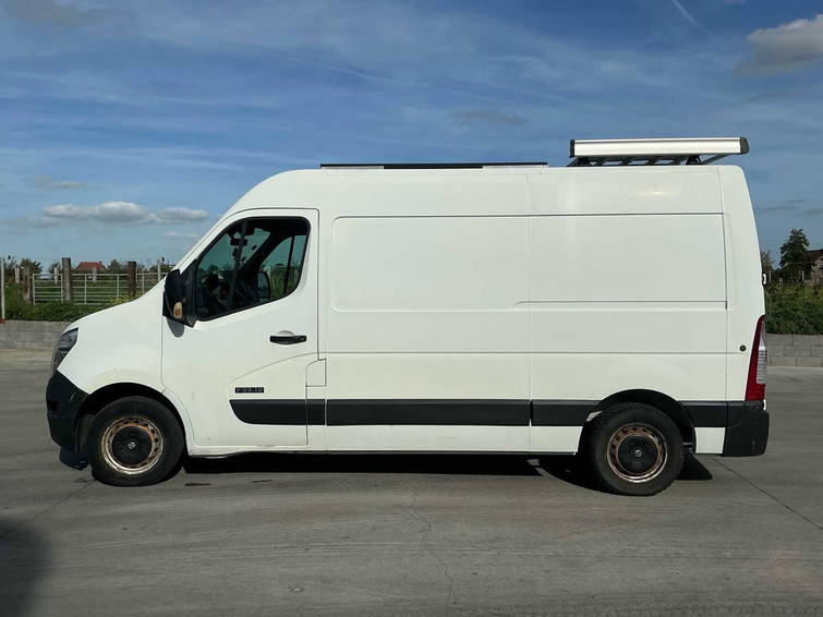 Nissan NV400 2