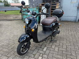 Leone Arrow Black Shiny