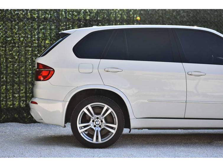 BMW X5 M 4,4 liter Twin-Turbo V8, 555 PK 16