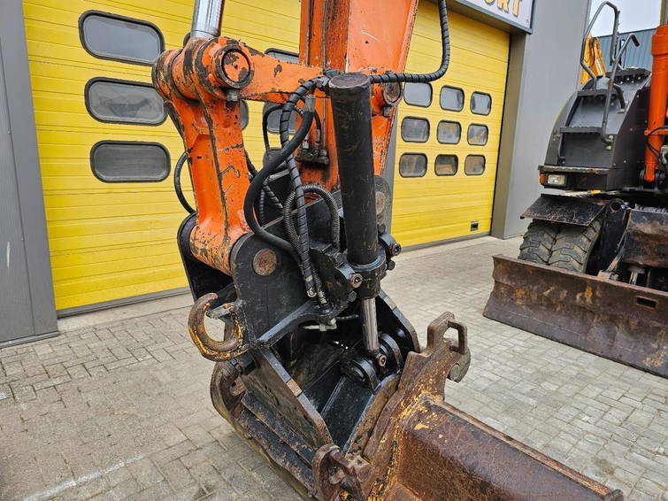 Hitachi ZX140W-3 10