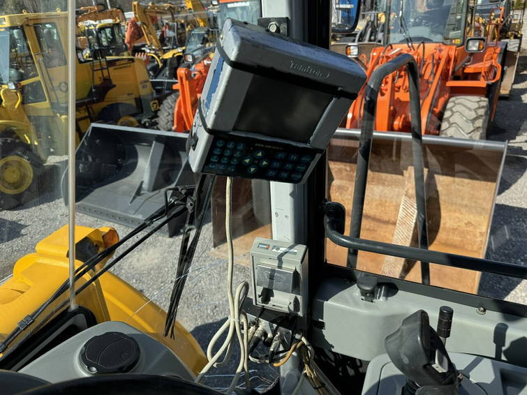 Hyundai HL770-7A 26