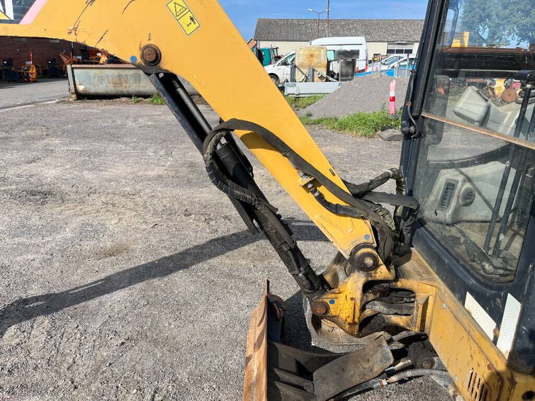 Caterpillar 301.8C 9