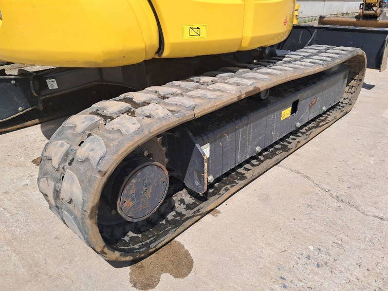 Komatsu PC35MR-5 8