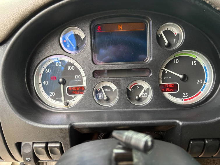DAF CF 85,460 + 8X2 Steering + Euro 5 9