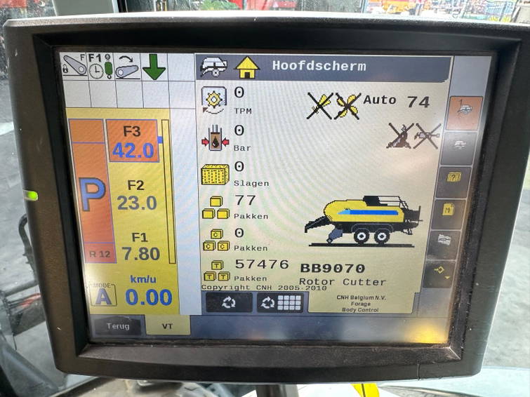 New Holland BB9070 CropCutter 18