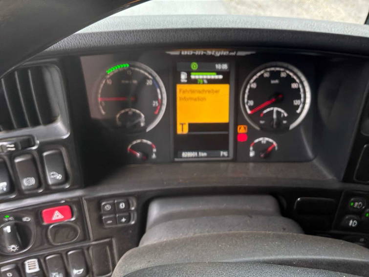 Scania R560 V8 24