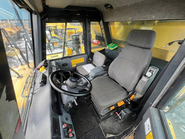 Komatsu 605-7 7