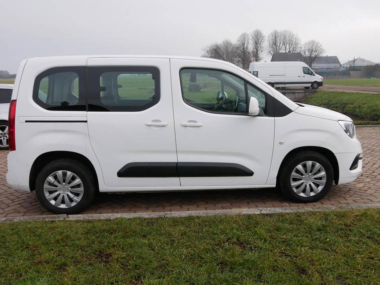 Opel Combo 1.5D L1H1 Edition 5-pers AC  6999 Netto 6