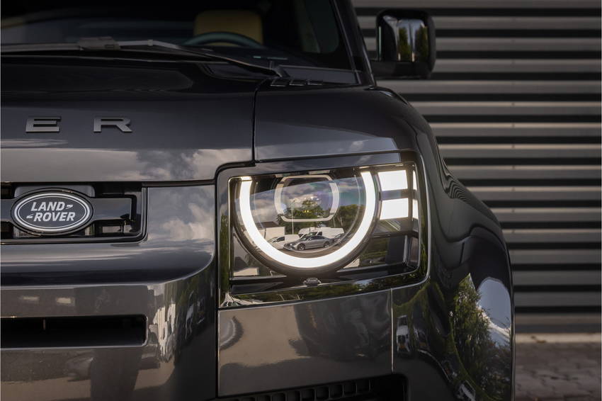 Land Rover Defender 110 2.0 P300e 110 X-Dynamic HSE Pano Head Up Trekhaak 10