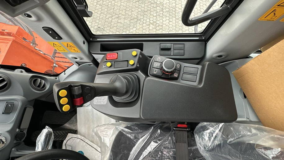 Hitachi ZW250 -7 18