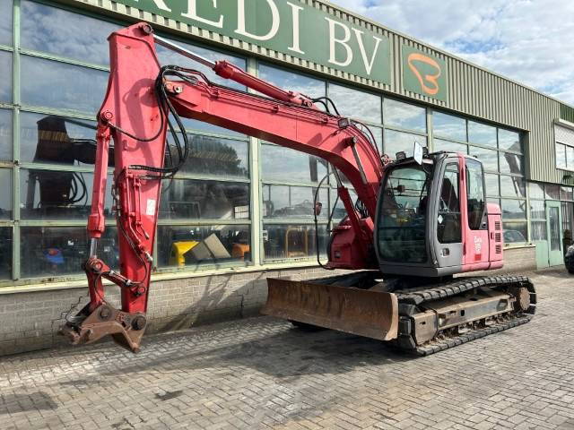 Hitachi ZX135 US 3