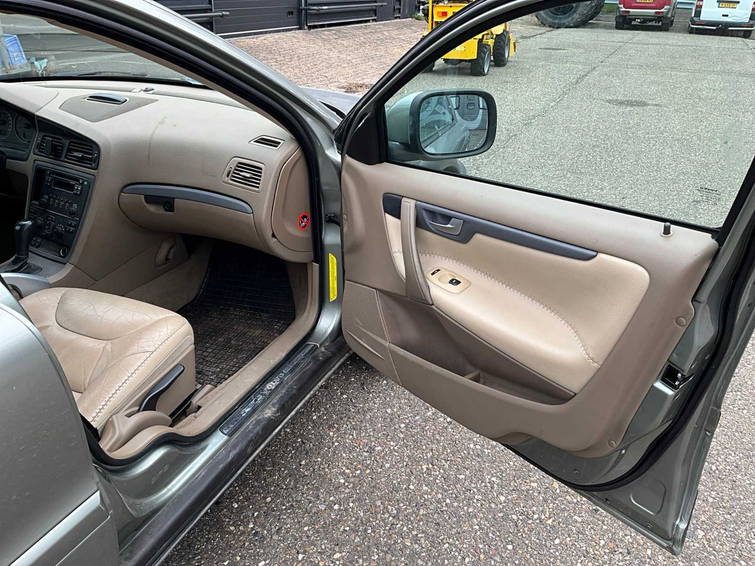 Volvo XC70 2.5 T Kinetic 27