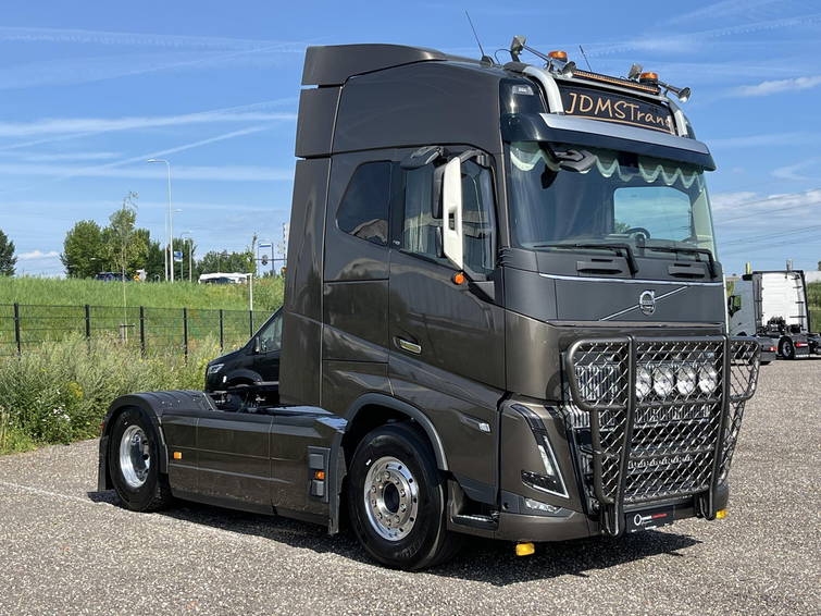 Volvo FH 16.550 | Full Air | Leather Seats | Bull Bar 8
